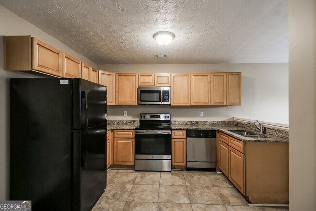 Building Photo - 1660 Riverchase Cir NE
