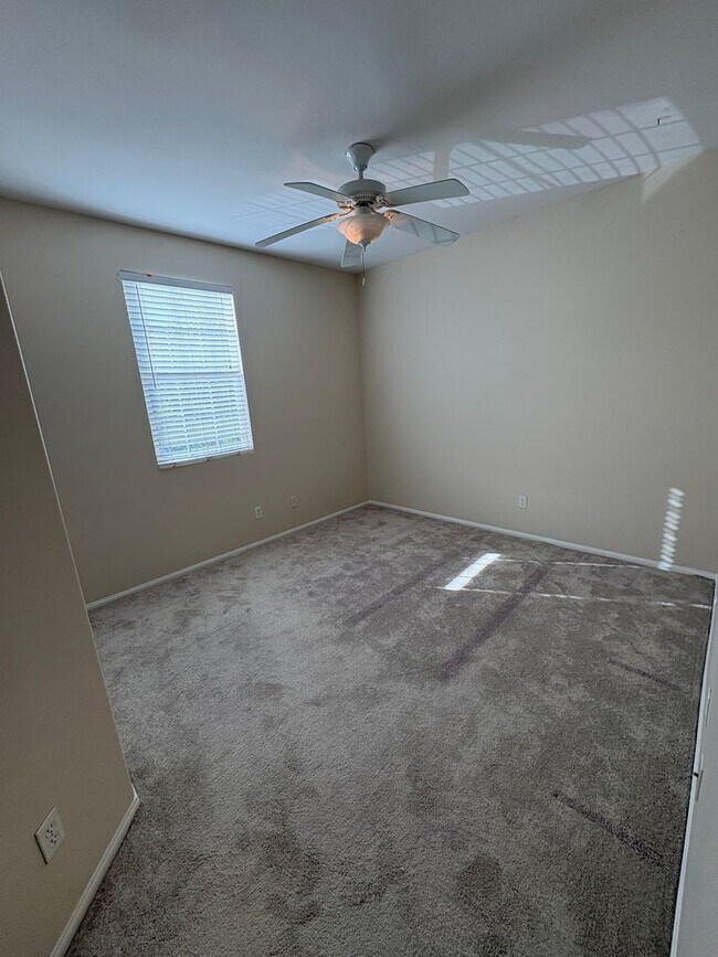 Building Photo - Spacious Townhome in Ventura!