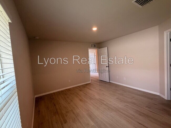Building Photo - 10499 Pendleton Ave