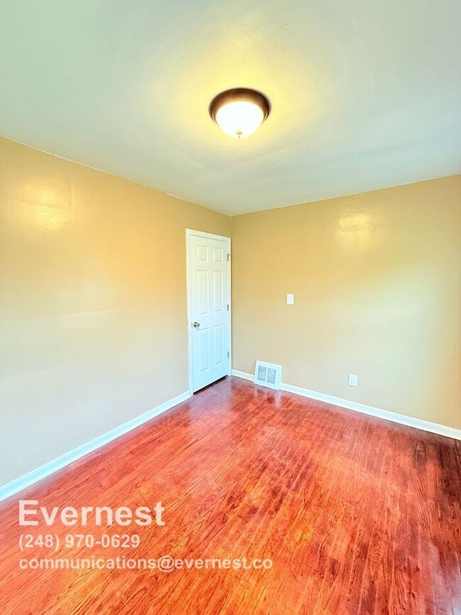 Building Photo - Charming 2-Bedroom Home in a Convenient Lo...