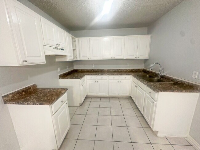 Building Photo - 1311 Hortencia Ave