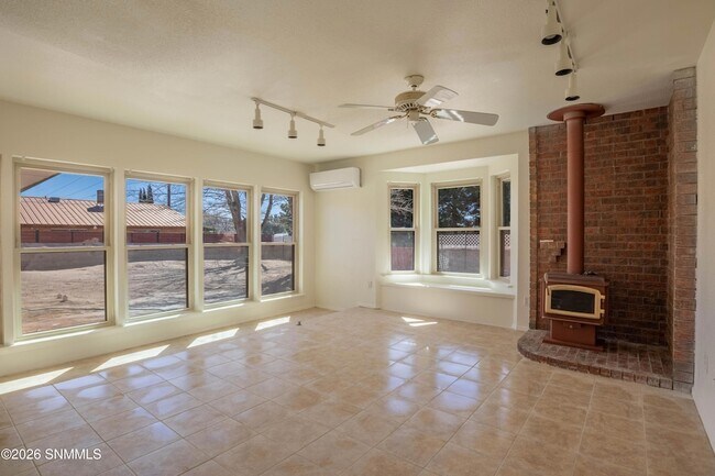 Building Photo - 3102 Hillsdale St