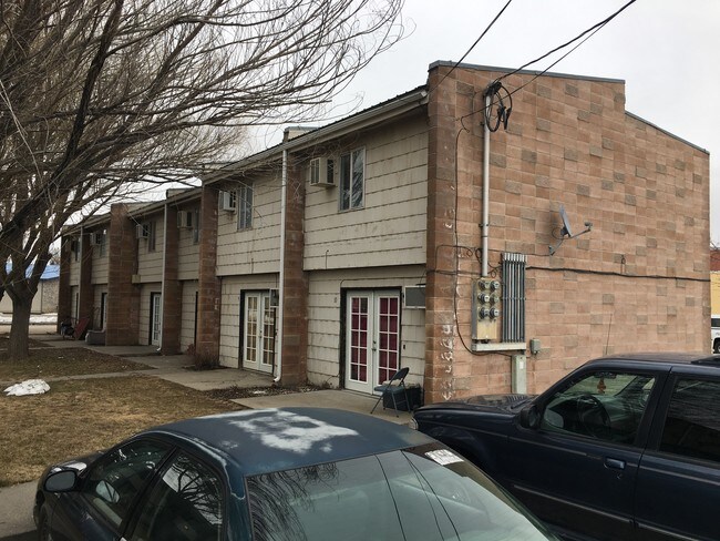 Building Photo - Pinewood Square Apartments