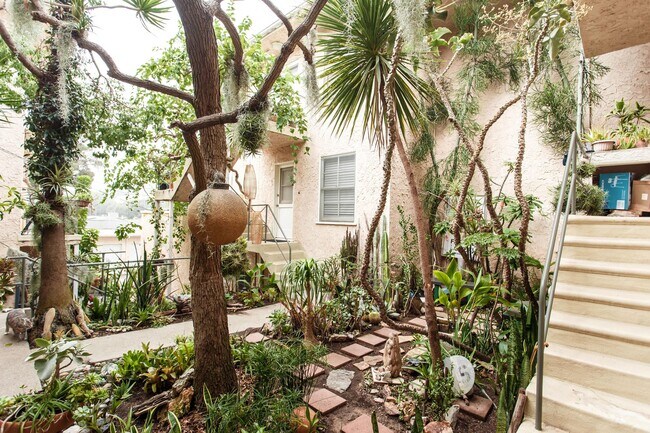 Building Photo - 2328 6th St