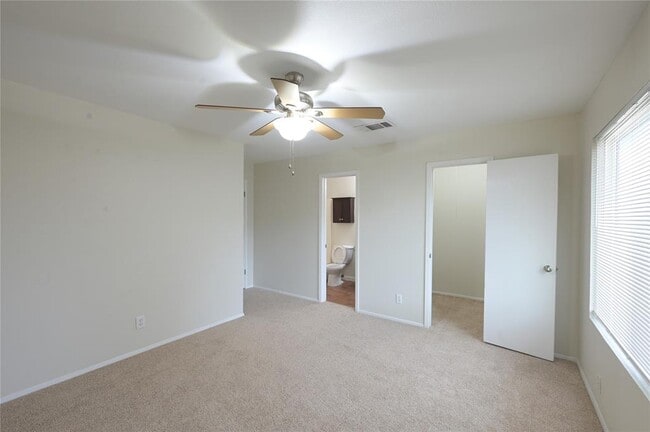 Building Photo - 107 Cloudview Dr