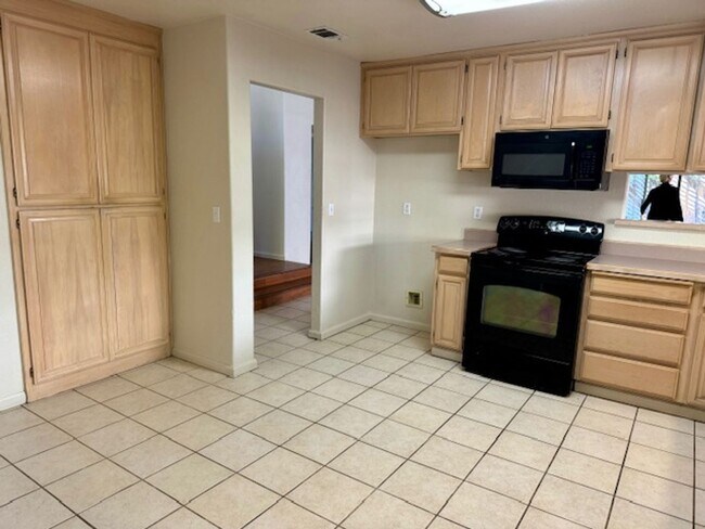 Building Photo - Nice Family Home in Quiet Neighborhood formally known as the French Collection Homes