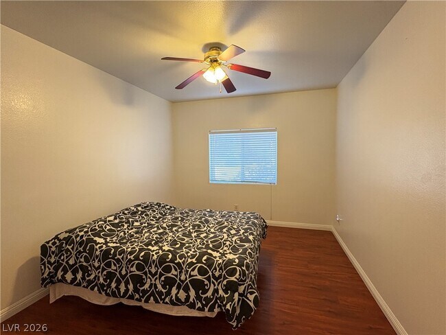 Building Photo - 5655 E Sahara Ave