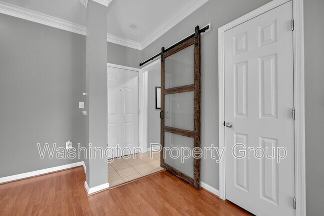 Building Photo - 4854 Eisenhower Ave