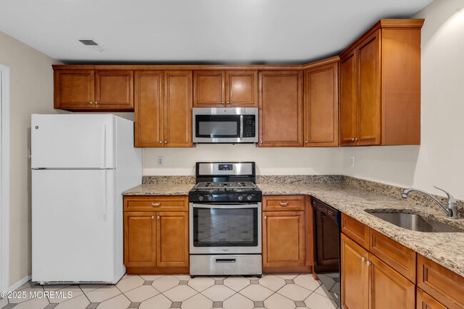 Building Photo - 435 Hancock Pl