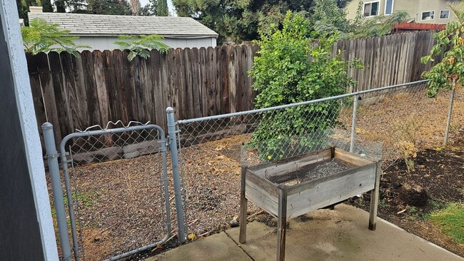 Building Photo - Three Bedroom Two Bath home, Available now...