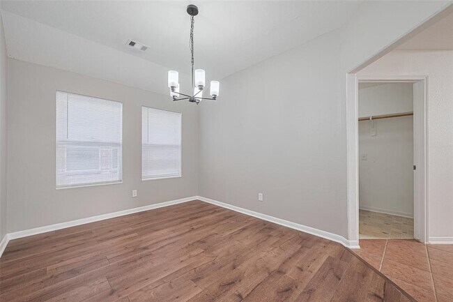 Building Photo - 12230 Hawthorne Hill Cir
