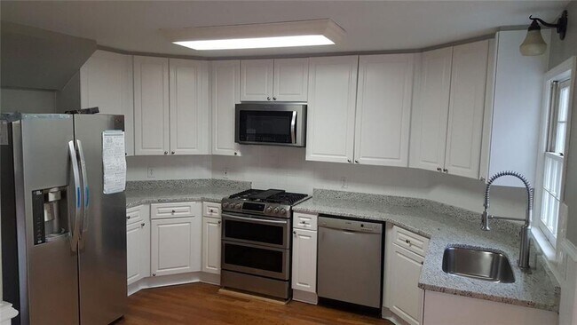 Building Photo - 3885 Waterford Dr