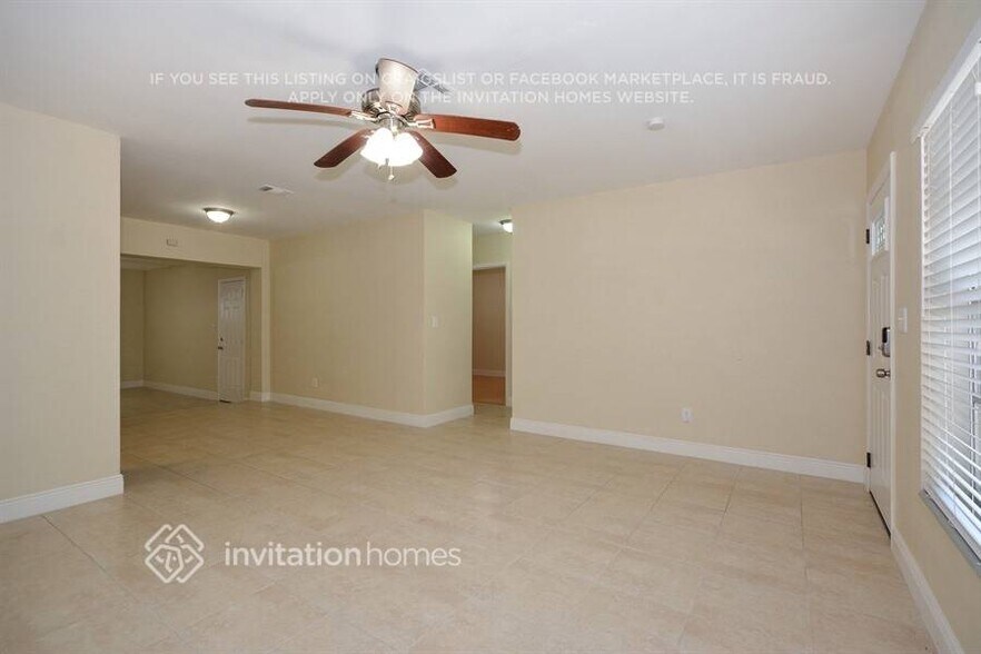 Building Photo - 3100 SW 20th Ct