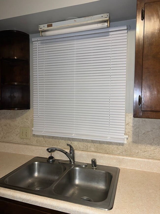 Building Photo - 132 Pebble Ct