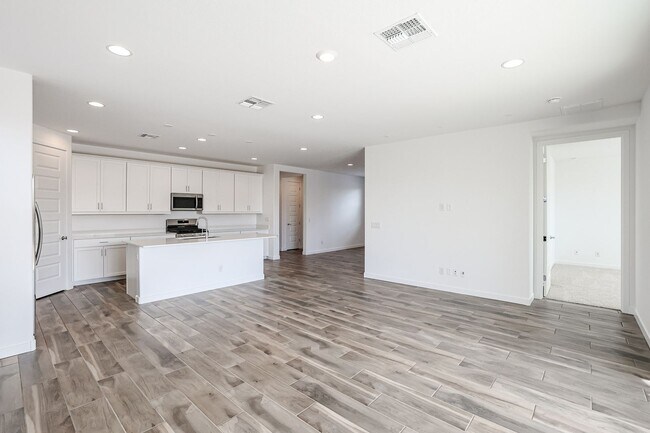 Building Photo - COMING SOON!! HOME IN TOLLESON! 4 BEDROOM 3 BATHROOMS!