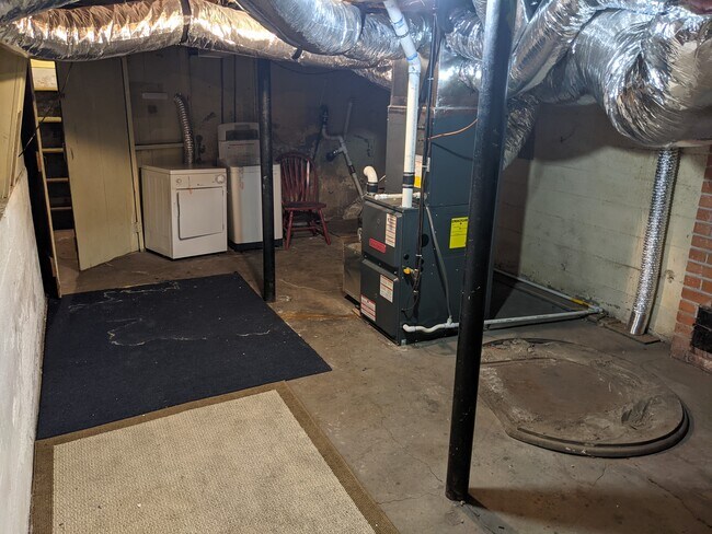 Building Photo - 2227 N Grand Ave