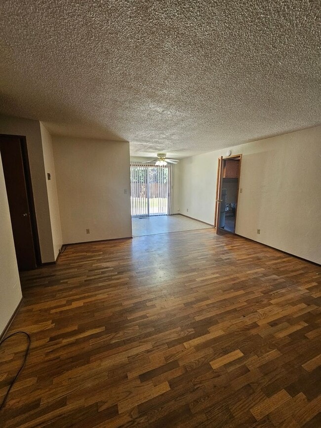 Building Photo - Home in Ideal Location with Large Backyard!
