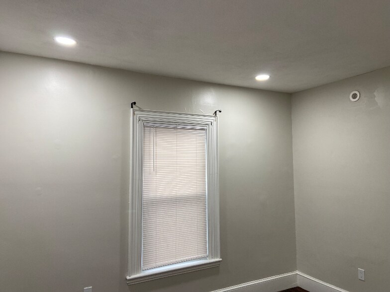 Building Photo - 41 Austin St