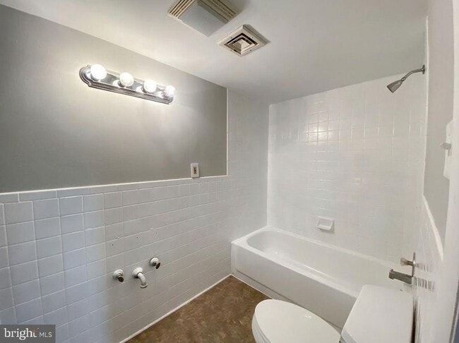 Building Photo - 713 Walnut St