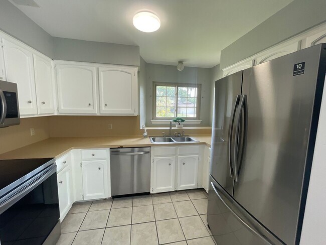 Building Photo - 4625 Vail St