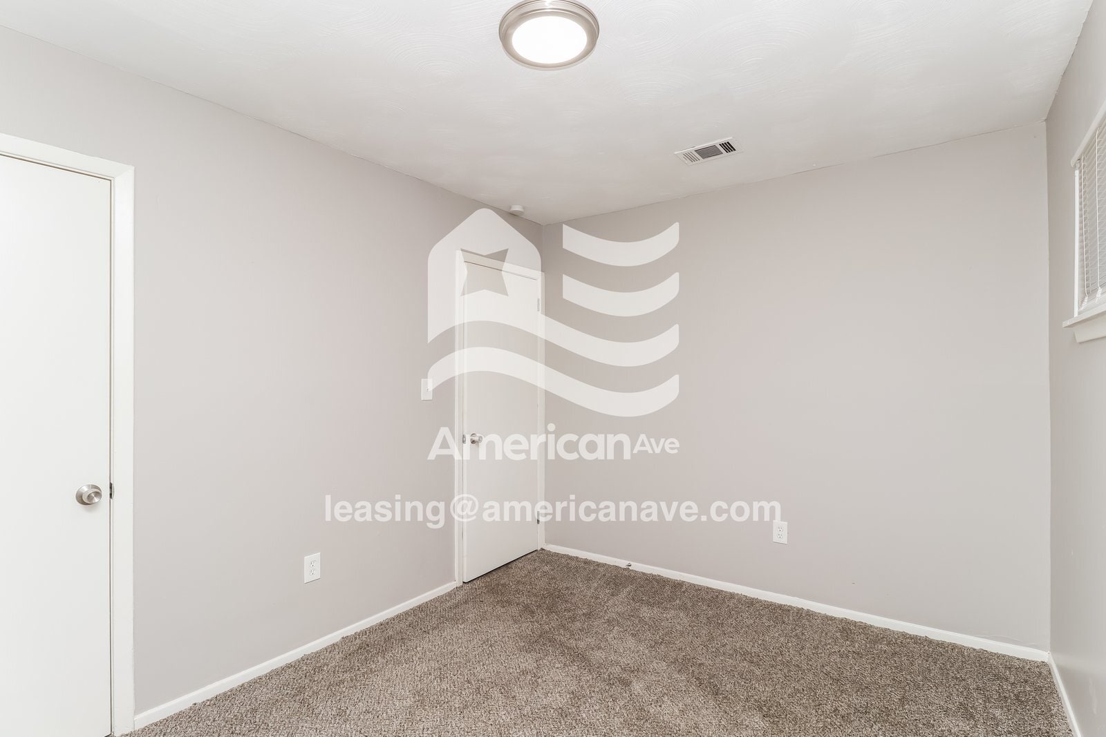 Building Photo - 2640 Greenfield Ave