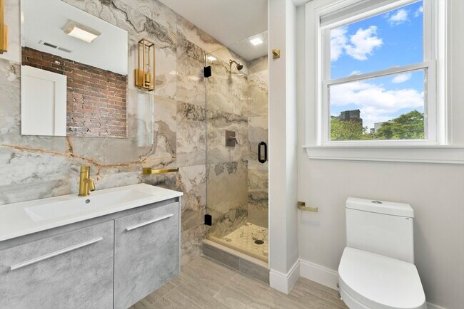 Primary Photo - 40 Chelsea St
