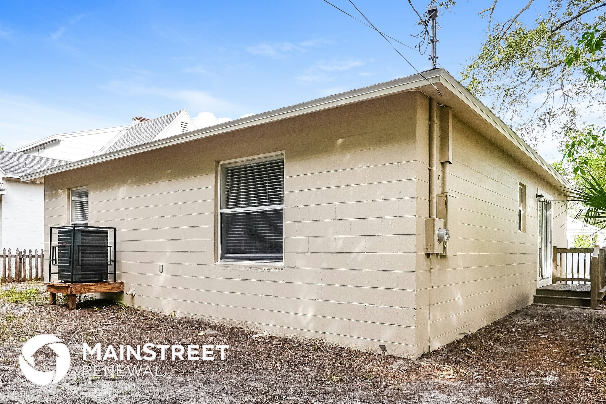 Building Photo - 2427 18th St S