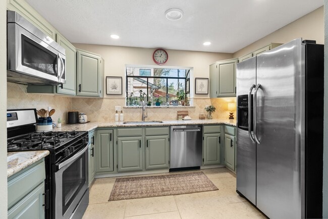 Building Photo - 115 E Pathfinders Cir