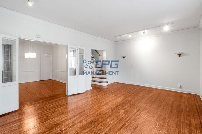 Building Photo - 121 Bentley Ave