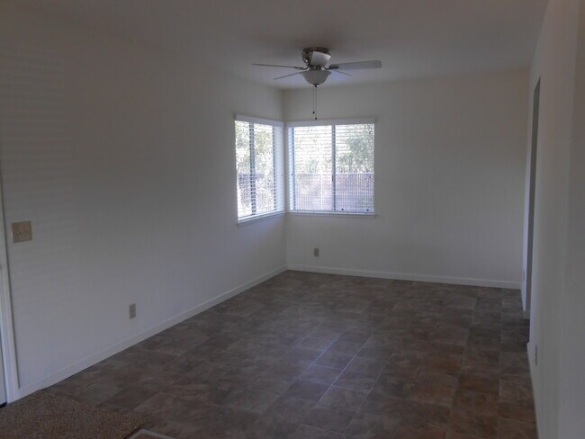 Building Photo - Cute 2 Bedroom, 1 Bathroom Home in the orc...