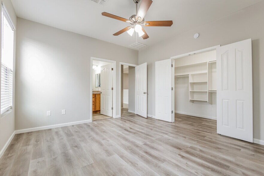 Building Photo - 4961 W Calle Don Alfonso