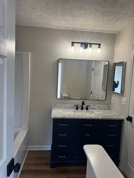 Building Photo - 607 Emmy Dee Dr