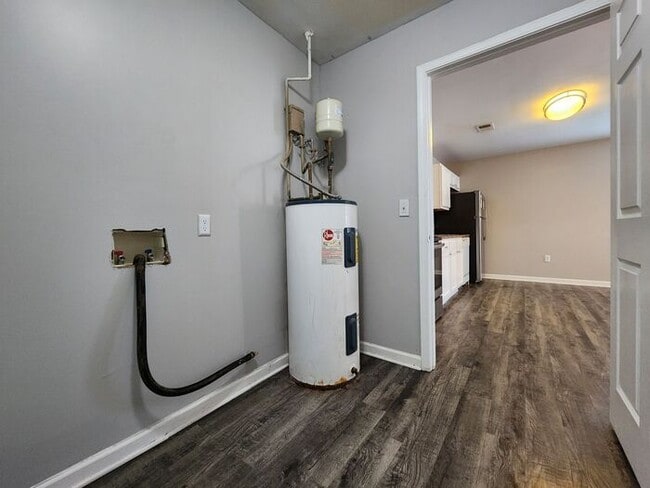 Building Photo - MOVE IN SPECIAL - HALF OFF 1ST MONTHS - All Electric 1 Bedroom 1 Bathroom