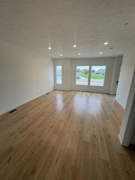 Building Photo - 601 Stampede Dr