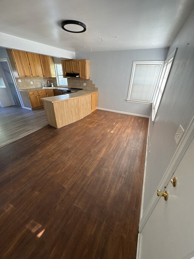 Building Photo - 2127 3rd Ave N