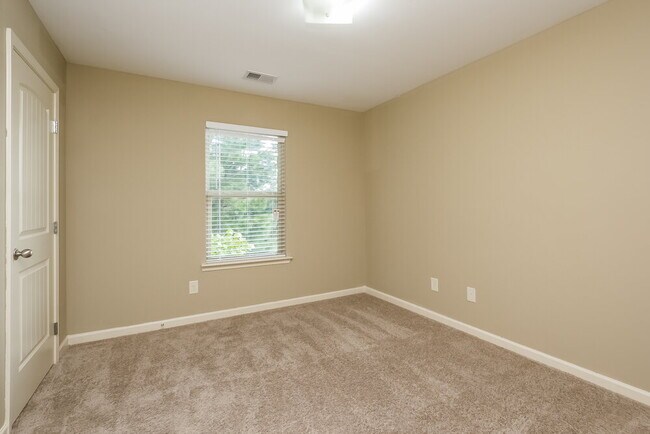 Building Photo - 338 Camellia Way