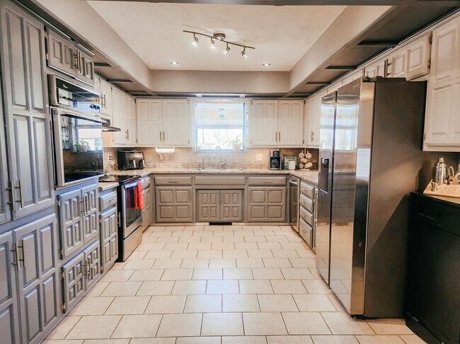 Building Photo - 310 Lacey Dr