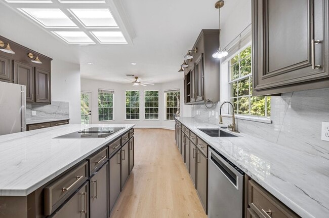 Building Photo - 6650 Camptown Cir