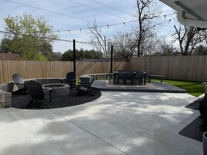 Building Photo - 1303 Langford St