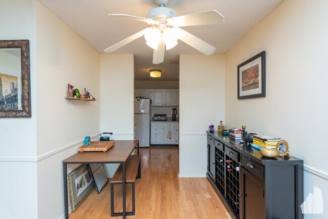 Building Photo - 1 bedroom in Chicago IL 60605