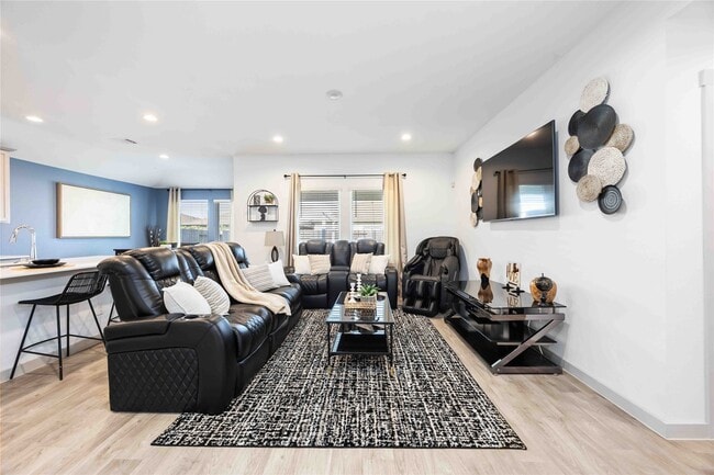 Building Photo - 7826 Cattleman Vly Dr