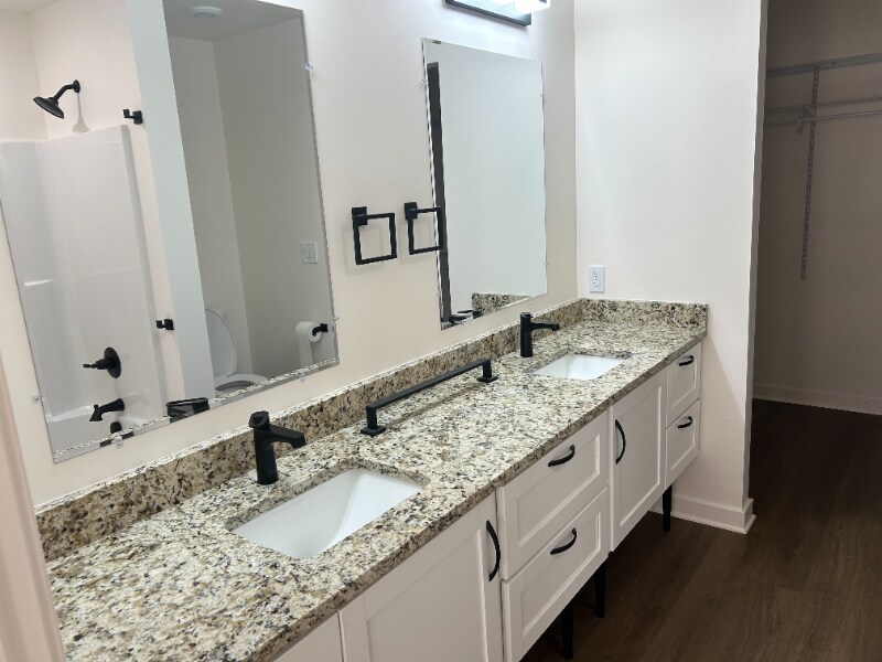 Building Photo - 144 N Coolwell Rd