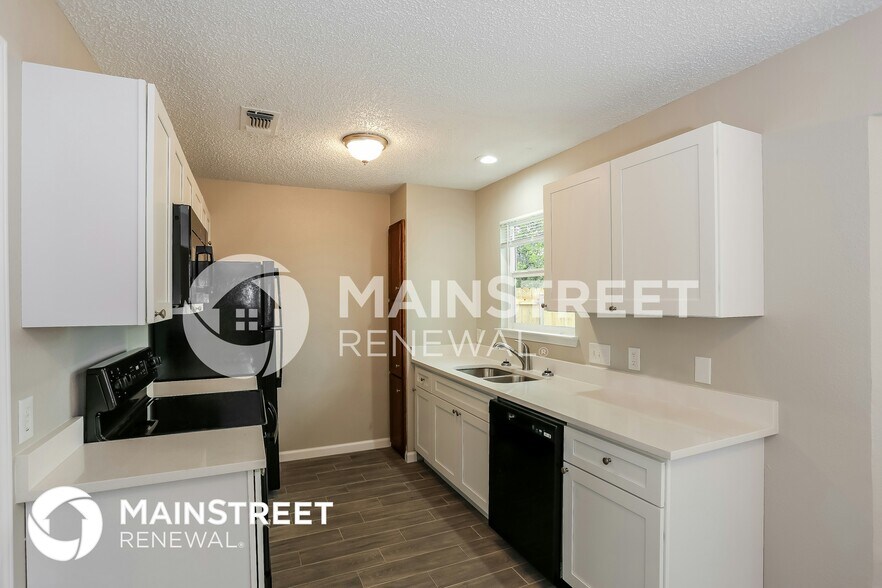 Building Photo - 6707 Country Creek Dr