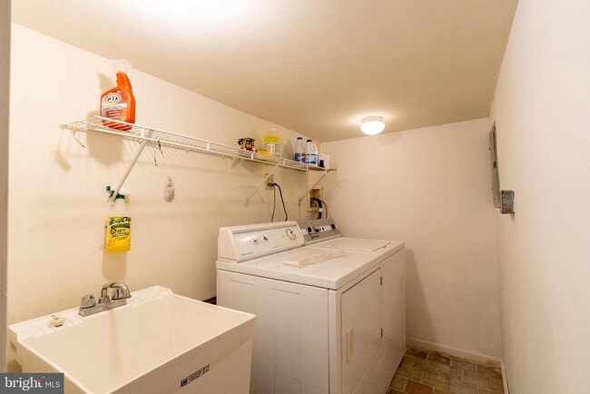 Building Photo - 2822 S Smedley St