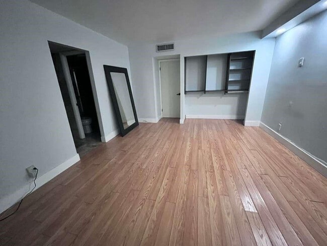 Building Photo - 20441 NE 30th Ave