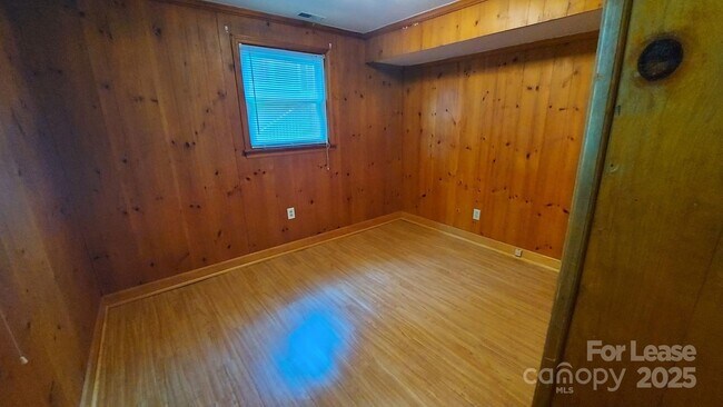 Building Photo - 3813 Selwyn Ave