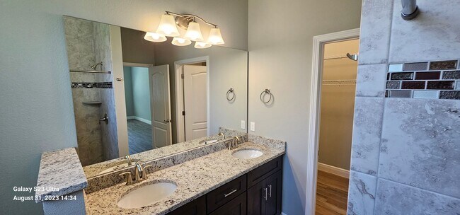 Building Photo - New 3/2/2.5 Home with Upgrades