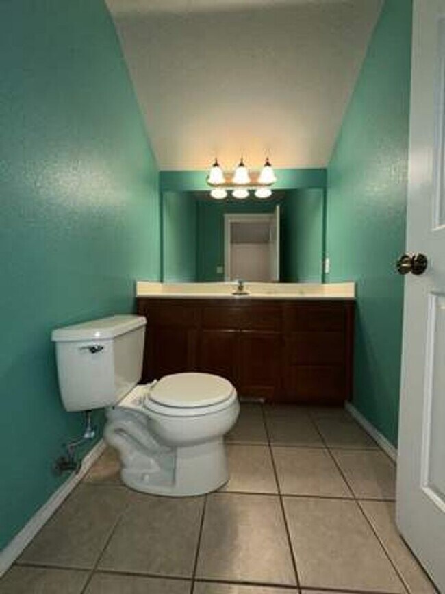 Building Photo - Dog Friendly Property!