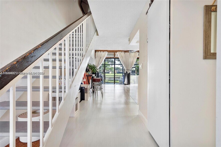 Building Photo - 1281 W Fairway Rd