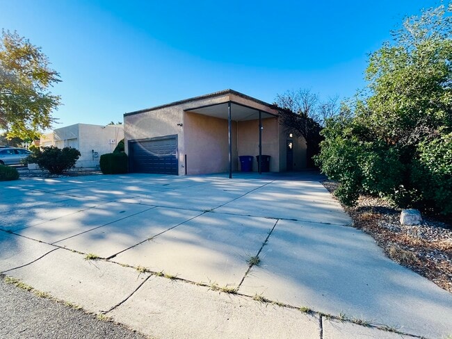Building Photo - 9810 Osuna Rd NE